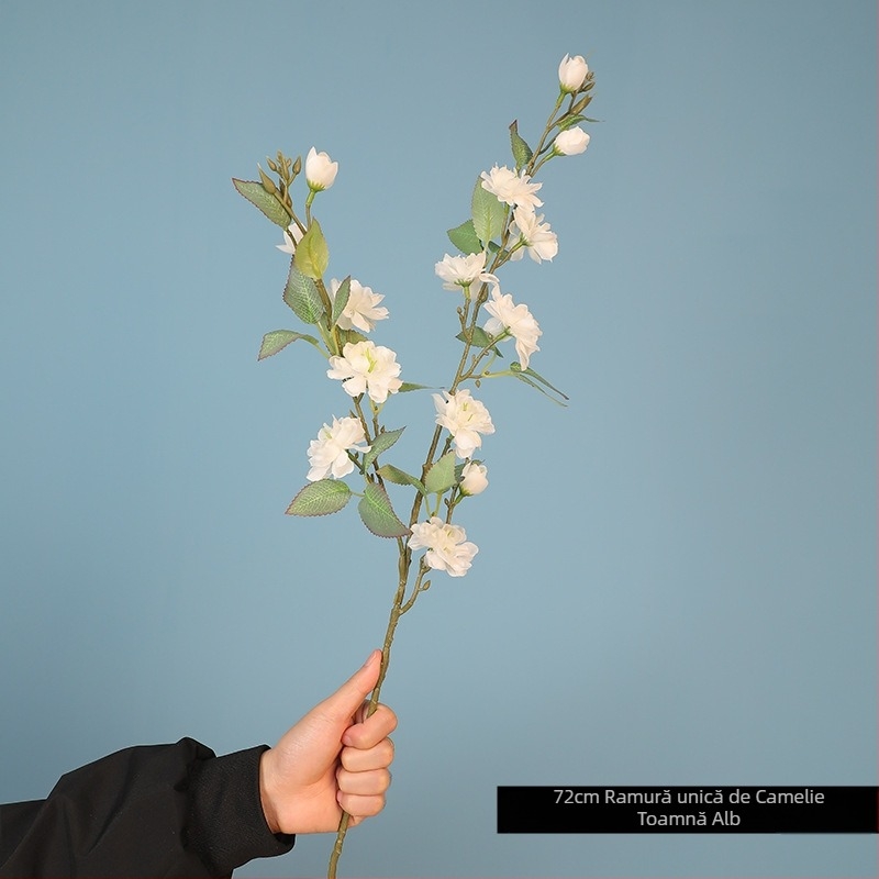 Crenguță de camelia artificială din mătase pentru decor interior — nunți, hoteluri, birouri și recuzită fotografică