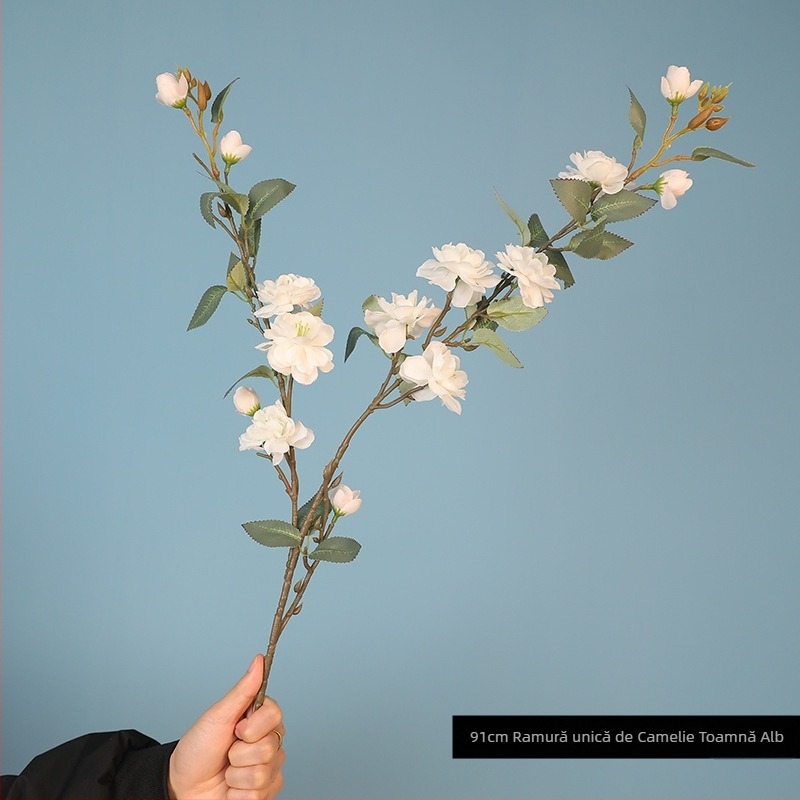 Crenguță de camelia artificială din mătase pentru decor interior — nunți, hoteluri, birouri și recuzită fotografică