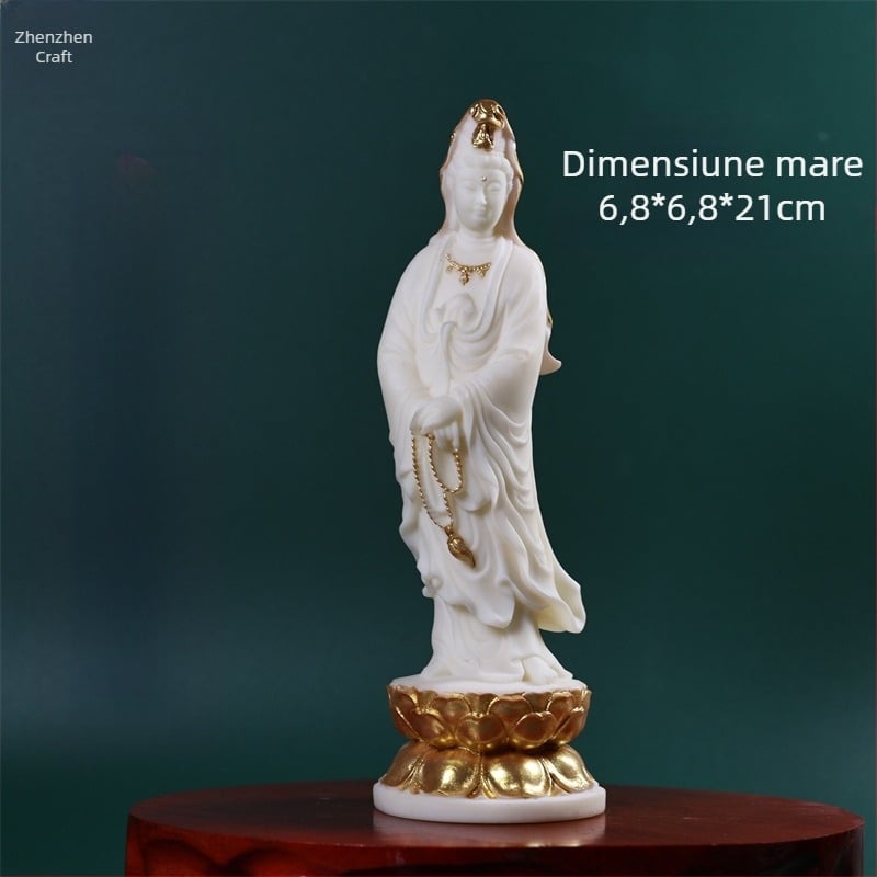 Statua Bodhisattva Guanyin pe un tron de lotus, în mână rozariu