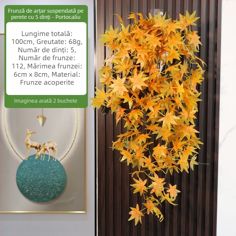 Plantă artificială verde cu frunză de arțar cu cinci loburi, agățată pe perete cu detalii din ratan — decor pentru nuntă și casă