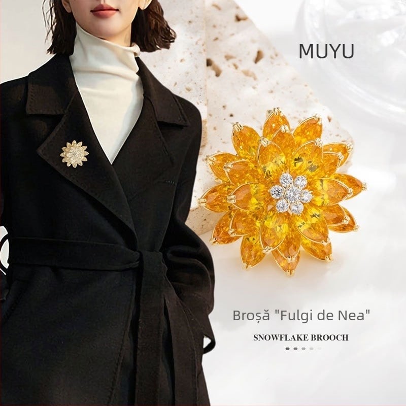 Broșă luxoasă cu lotus de zăpadă, design de nișă, corsage floral personalizat pentru sacou