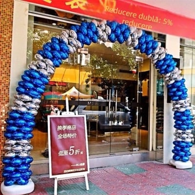 Arc de baloane alb din plastic cu 8 arce; decor pentru nunți, deschideri de magazine, zile de naștere și deschiderea grădiniței; suport detașabil