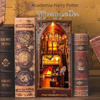 Casă DIY din lemn pentru suport de cărți – inspirată de Hogwarts, puzzle 3D pentru mini scenă