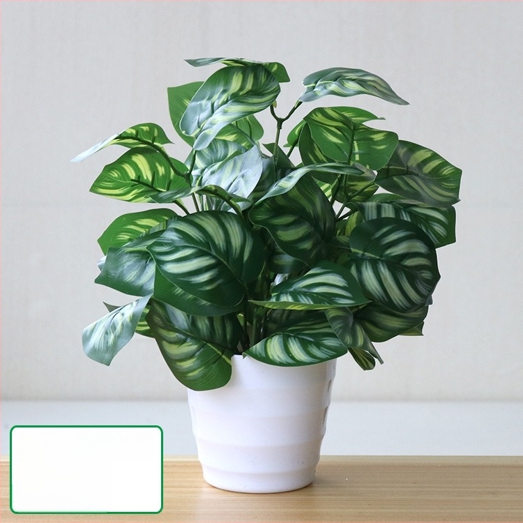 Plantă artificială cu frunze verzi, ghiveci din plastic, decor interior pentru living sau birou