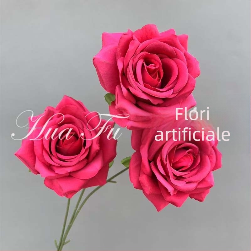 Trandafir artificial cu nuanțe gradient și aspect de piatră prețioasă – decor pentru perete la nuntă