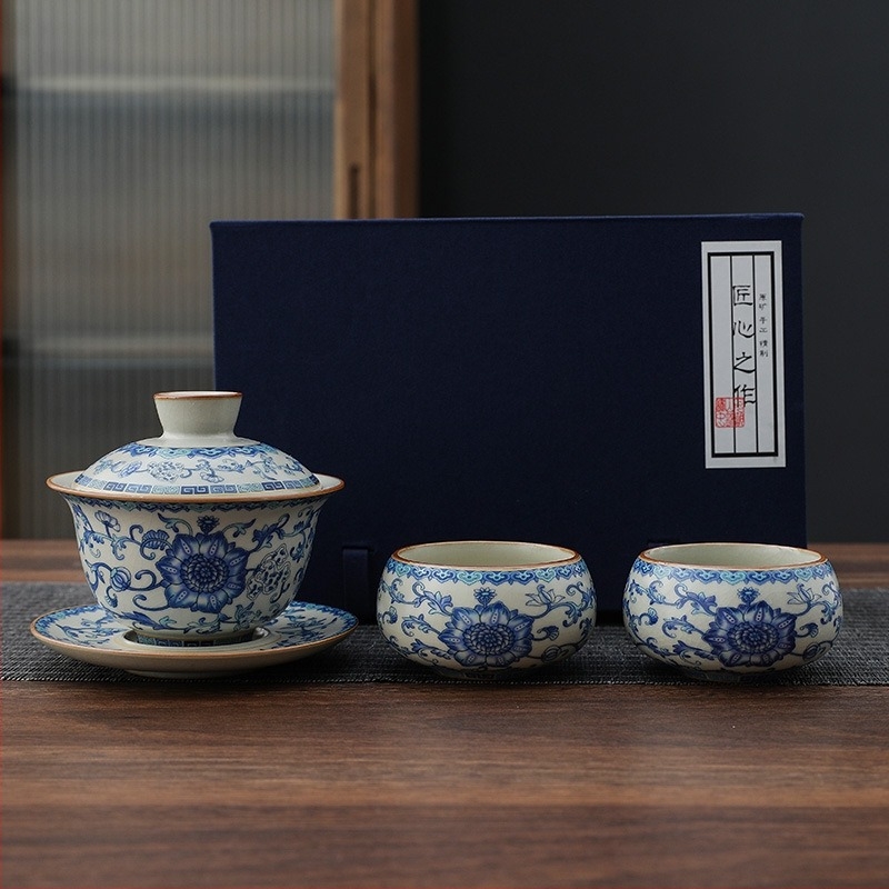 Set de ceai ceramic Ru Kiln, cu motif lotus pe ramuri – 1 ceainic și 2 cești, cutie cadou