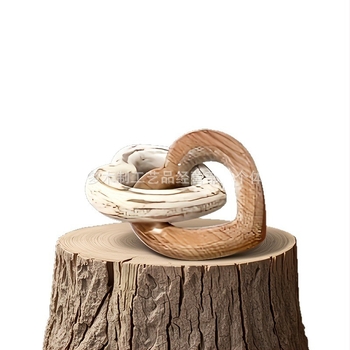 Sculptură de lemn în formă de inimă, cu lanț, stil rustic, decor pentru birou