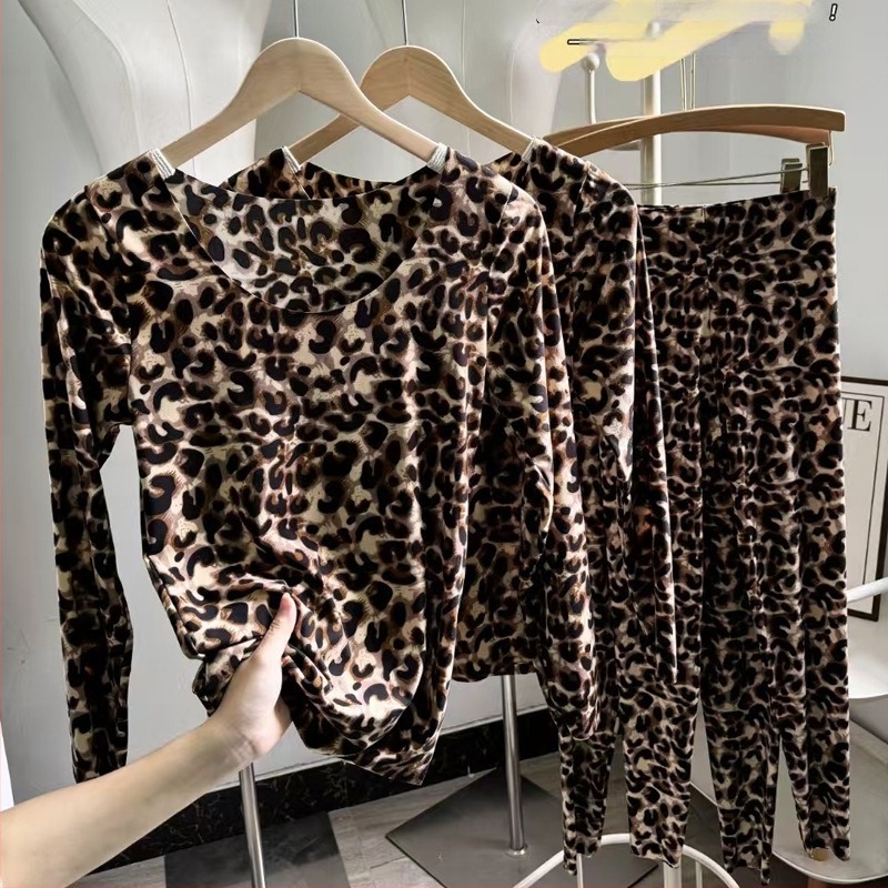 Set termic pentru femei cu imprimeu leopard – top cu mânecă lungă și pantaloni, material periat, cald pentru iarnă