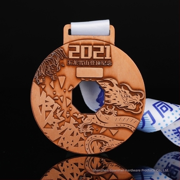 Medalie metalică personalizată pentru maraton și drumeție, cu design embosat — aur, argint și cupru