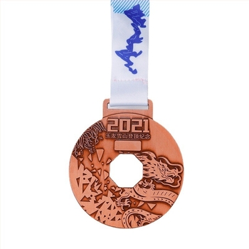 Medalie metalică personalizată pentru maraton și drumeție, cu design embosat — aur, argint și cupru