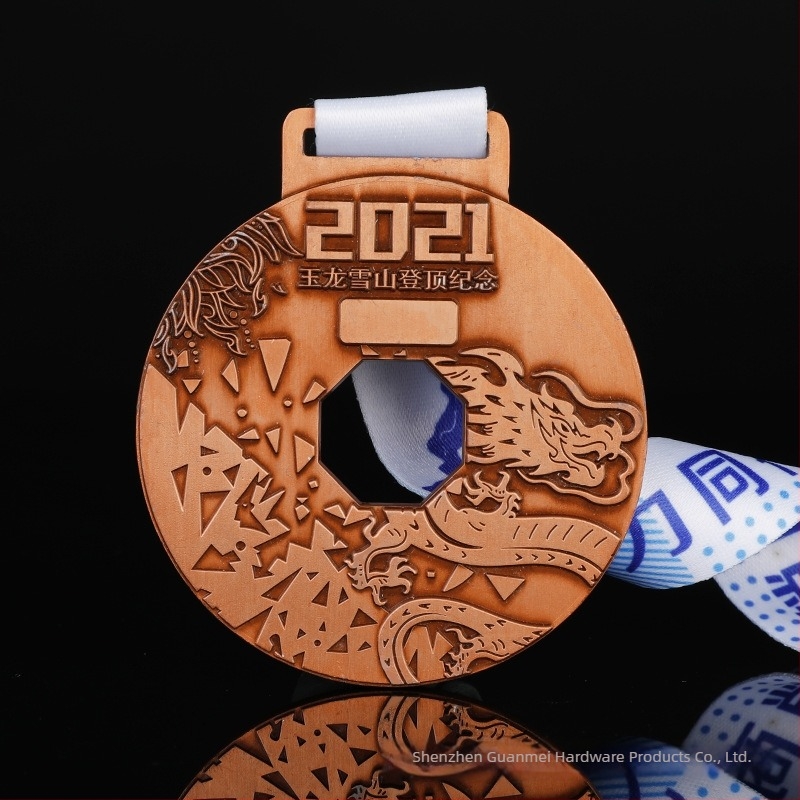Medalie metalică personalizată pentru maraton și drumeție, cu design embosat — aur, argint și cupru