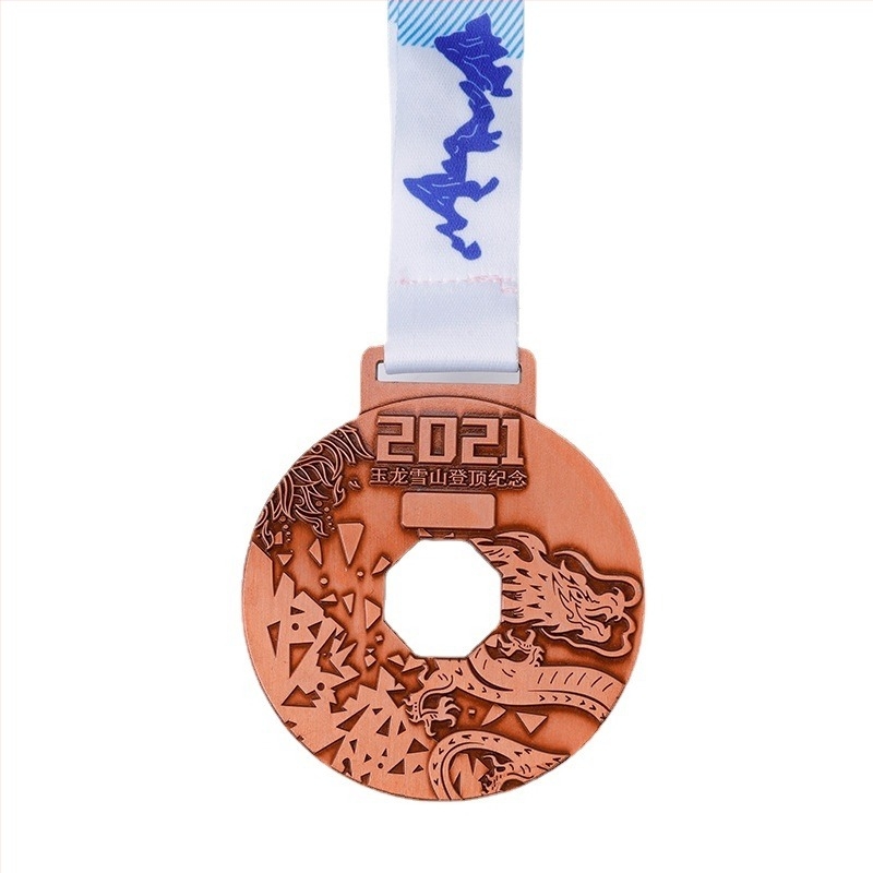 Medalie metalică personalizată pentru maraton și drumeție, cu design embosat — aur, argint și cupru