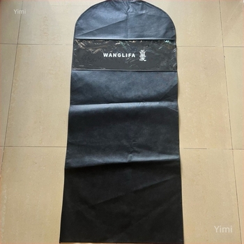 Protecție pentru haine din material nețesut cu panouri transparente din folie, pentru paltoane și costume