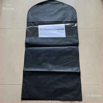 Protecție pentru haine din material nețesut cu panouri transparente din folie, pentru paltoane și costume