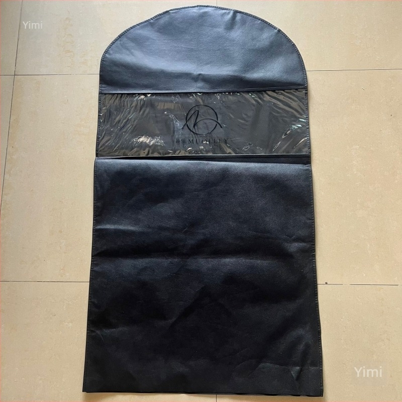 Protecție pentru haine din material nețesut cu panouri transparente din folie, pentru paltoane și costume
