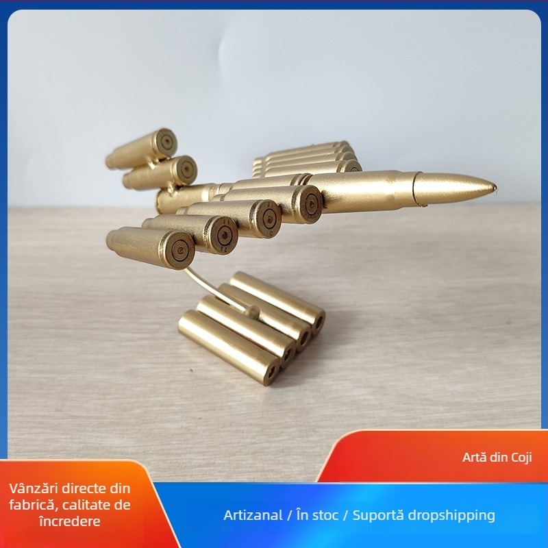Artă din carcase de muniție: model de avion din carcase sudate, ornament pentru colecția militară și memorial turistic.