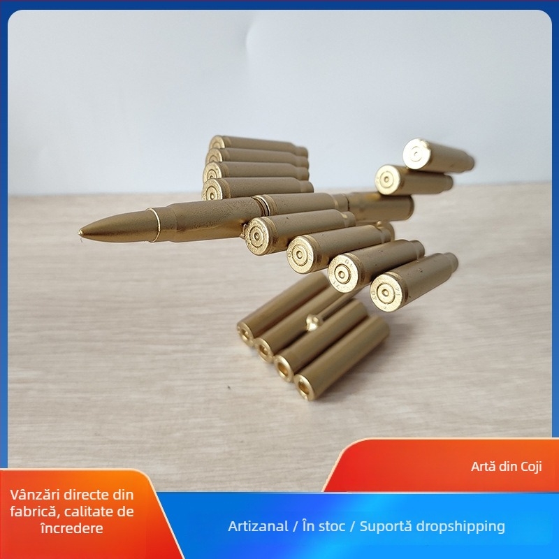 Artă din carcase de muniție: model de avion din carcase sudate, ornament pentru colecția militară și memorial turistic.