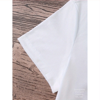 Tricou damă din bumbac cu imprimeu de flori de cireș și design pe spate, croială lejeră, guler rotund, mâneci scurte, ușor.