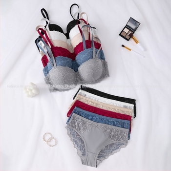 Set de sutiene și chiloți, confortabil, cupe nemodelate, push-up, din nylon cu căptușeală elastan
