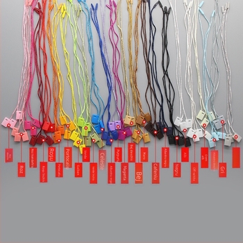 Şnur etichetă pentru haine, cu fir poliesteric şi închizătoare din plastic, în diverse culori.