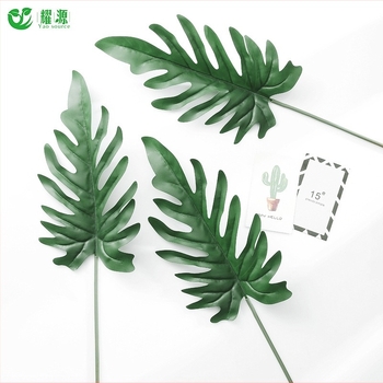 Flori artificiale din plastic și frunze pentru recuzita fotografică – plante decorative pentru nunți, evenimente și decor acasă.