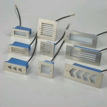 Carcasă pentru lampă de colț 70×70/110×45, 3W, pentru lampi de scară, bază și subterane