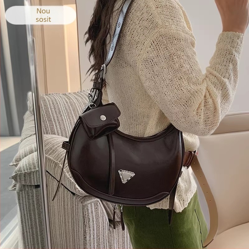 Geantă de damă de înaltă calitate, design boutique inspirat de Franţa, stil modern şi versatil – peste umăr sau crossbody, compactă.