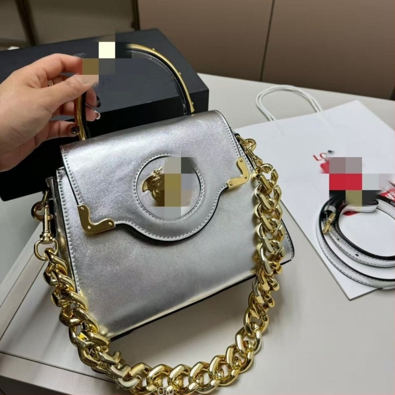 Geantă crossbody pentru femei în stil Kelly, mini pătrată din PVC, cu clapă, pentru purtare zilnică