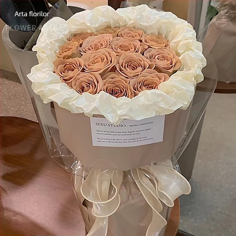 Felicitare cu mesaje de dragoste, stil minimalist literar, card în engleză, decor cu buchet de flori în stil Instagram, card pătrat alb universal.