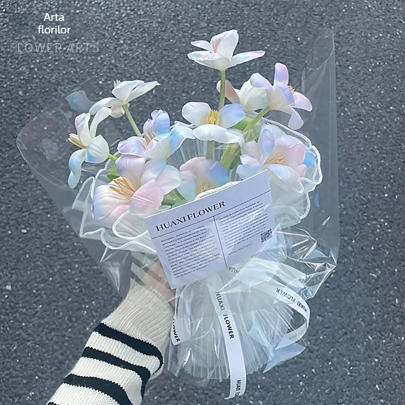 Felicitare cu mesaje de dragoste, stil minimalist literar, card în engleză, decor cu buchet de flori în stil Instagram, card pătrat alb universal.