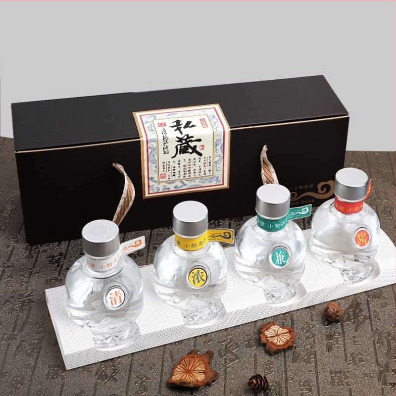 Set cadou din 4 sticle de lichior din sticlă, 125 ml, cu cutie cadou, model Half-Mountain Bottom