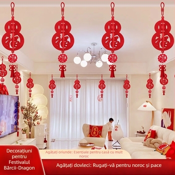 Decorațiune pentru living de Anul Nou: simbol tradițional de binecuvântare, lampă roșie în formă de dovleac, ornament suspendat din catifea, în stil chinezesc.
