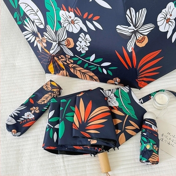 Umbrelă automată pliabilă cu trei secțiuni, imprimeu floral bleumarin, design compact tip capsulă de buzunar, protecție UV UPF50+