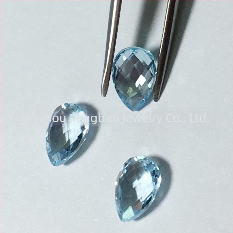 Topaz albastru ceresc în formă de lacrimă, 4x6 mm, fațete pătrate duble și tăietură dublă cu aspect țestoasă