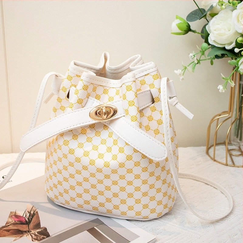 Geantă bucket retro clasică, mică crossbody din PVC, închidere cu șnur