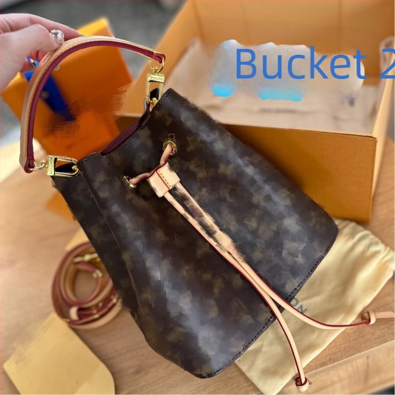 Geantă tip găleată din PVC cu șnur, curea de umăr/crossbody, mini geantă de damă