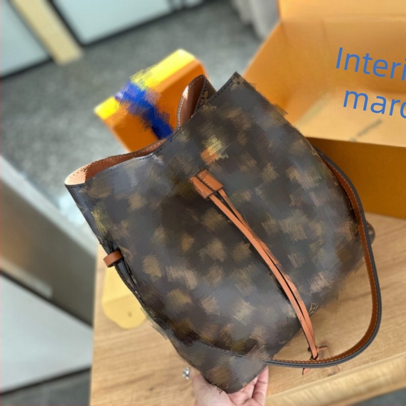 Geantă tip găleată din PVC cu șnur, curea de umăr/crossbody, mini geantă de damă