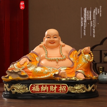 Statuie Buddha Maitreya în veșmă galbenă cu burtă mare, veșmă roșie – ornament decorativ pentru casă