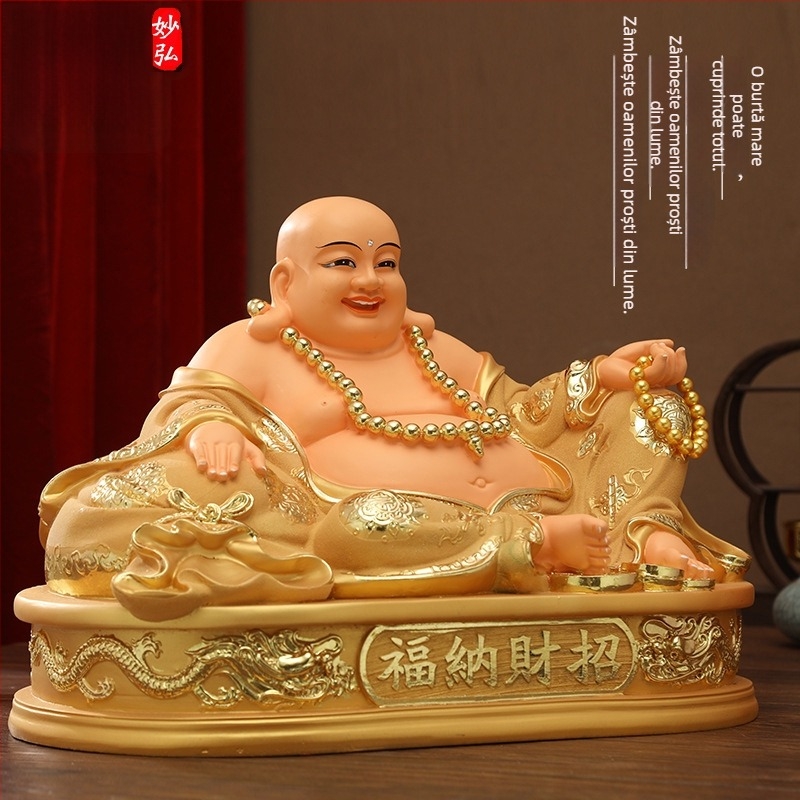 Statuie Buddha Maitreya în veșmă galbenă cu burtă mare, veșmă roșie – ornament decorativ pentru casă