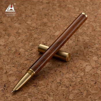 Peniță stilou din alamă cu corp din lemn de rosewood și santal, vârf închis, gravură, stil caligrafic din lemn de înaltă clasă