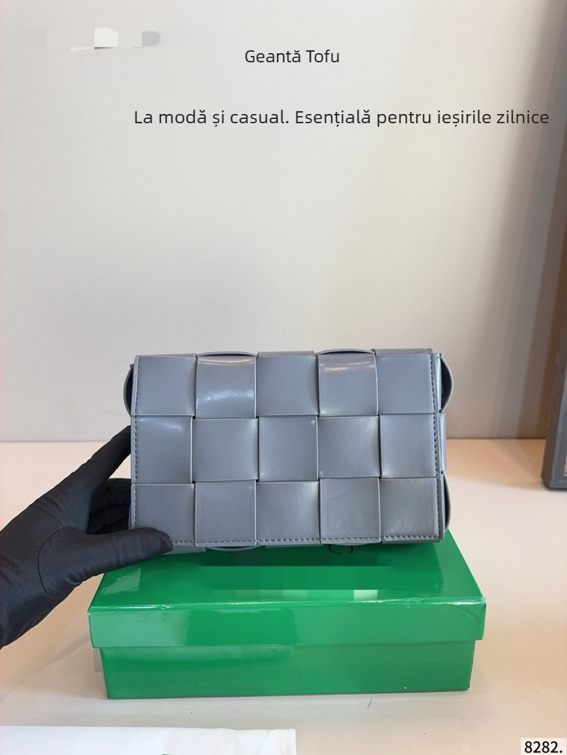 Geantă mică de damă din piele naturală, țesută manual, crossbody, formă mică pătrată, primăvara 2025.