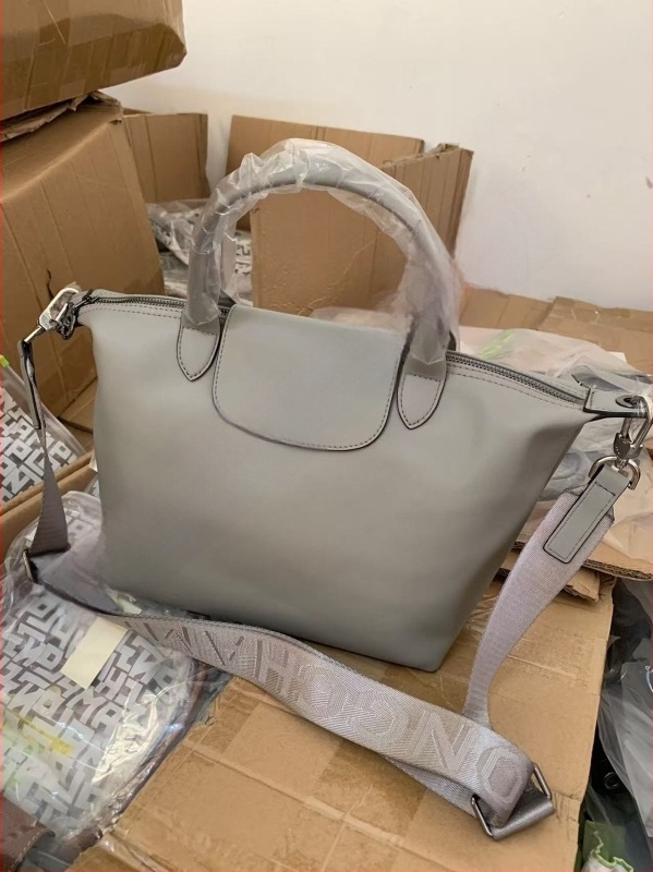 Geantă din piele naturală de vițel, mică, în stil dumpling, cu curea crossbody și mână, spațioasă pentru uz zilnic, texturată