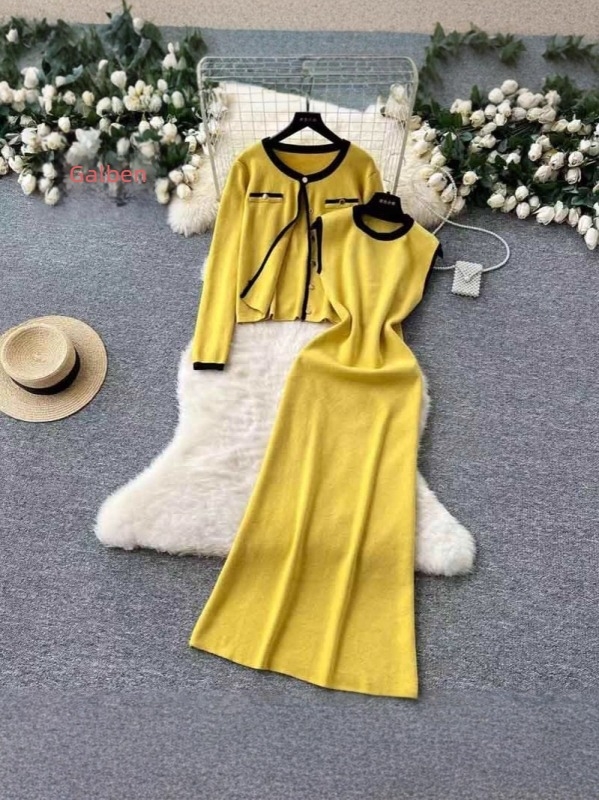 Set elegant de două piese pentru femei: cardigan tricotat cu guler rotund și rochie fără mâneci pentru toamnă și iarnă.
