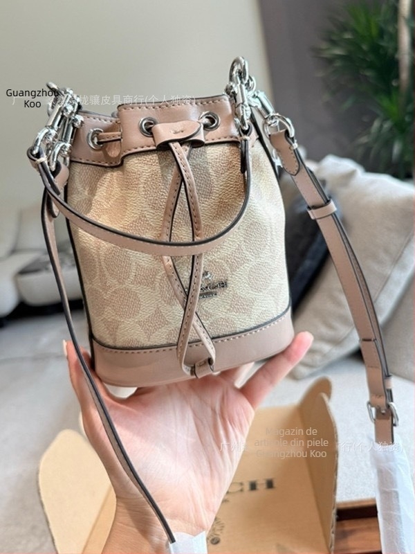 Koujia Piele naturală Dempsey15 Mini Geantă tip găleată cu șnur, Poșetă de mână/umăr, crossbody pentru femei, casual și versatilă