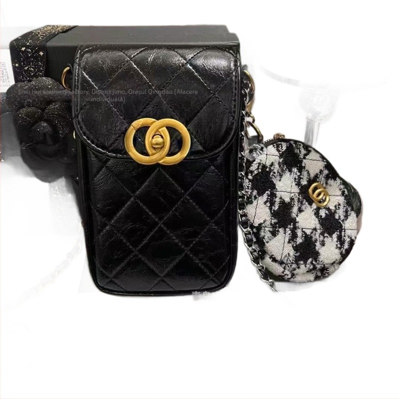 Geantă crossbody mică din piele naturală cu finisaj oil-waxed, curea de lanț bicoloră și model houndstooth