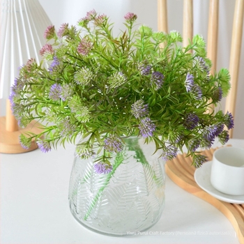Plante artificiale: mingi mini vopsite, frunzis verde vopsit pentru aranjamente florale, flori din plastic și iarbă artificială.