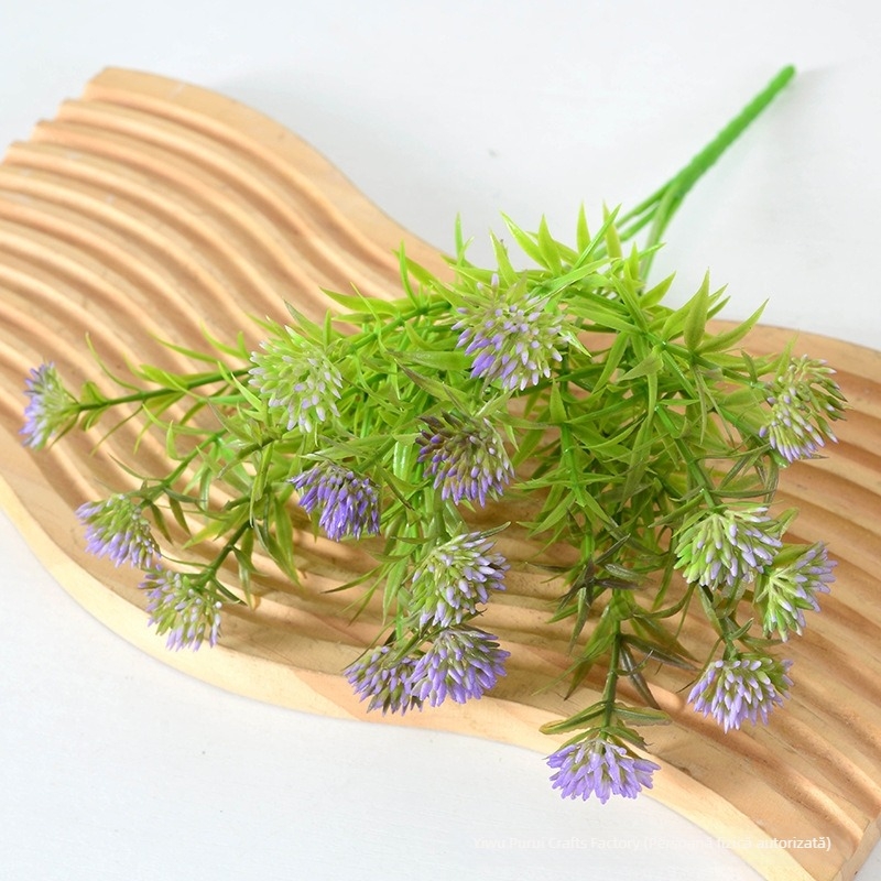 Plante artificiale: mingi mini vopsite, frunzis verde vopsit pentru aranjamente florale, flori din plastic și iarbă artificială.