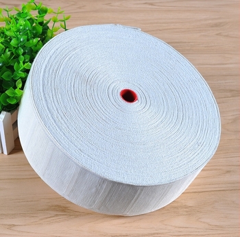 Accesorii pentru perdele: curea din material textil, bandă pentru cap din material și cârlige; curea albă din material îngroșat