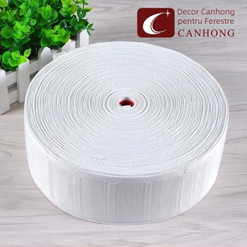 Accesorii pentru perdele: curea din material textil, bandă pentru cap din material și cârlige; curea albă din material îngroșat