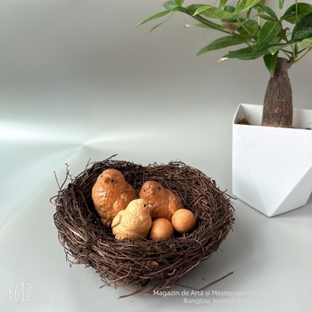 Artizanat din lemn de thuja natural – familie fericită de pui, obiect decorativ pentru casă